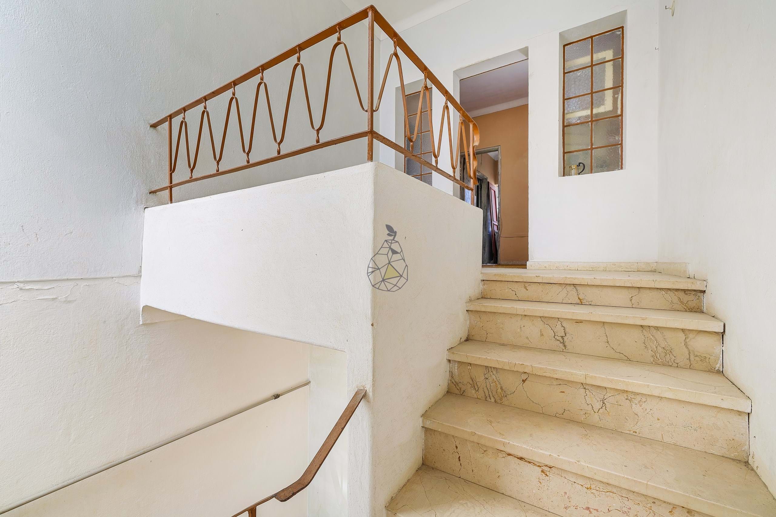 Photo by Pera Premium