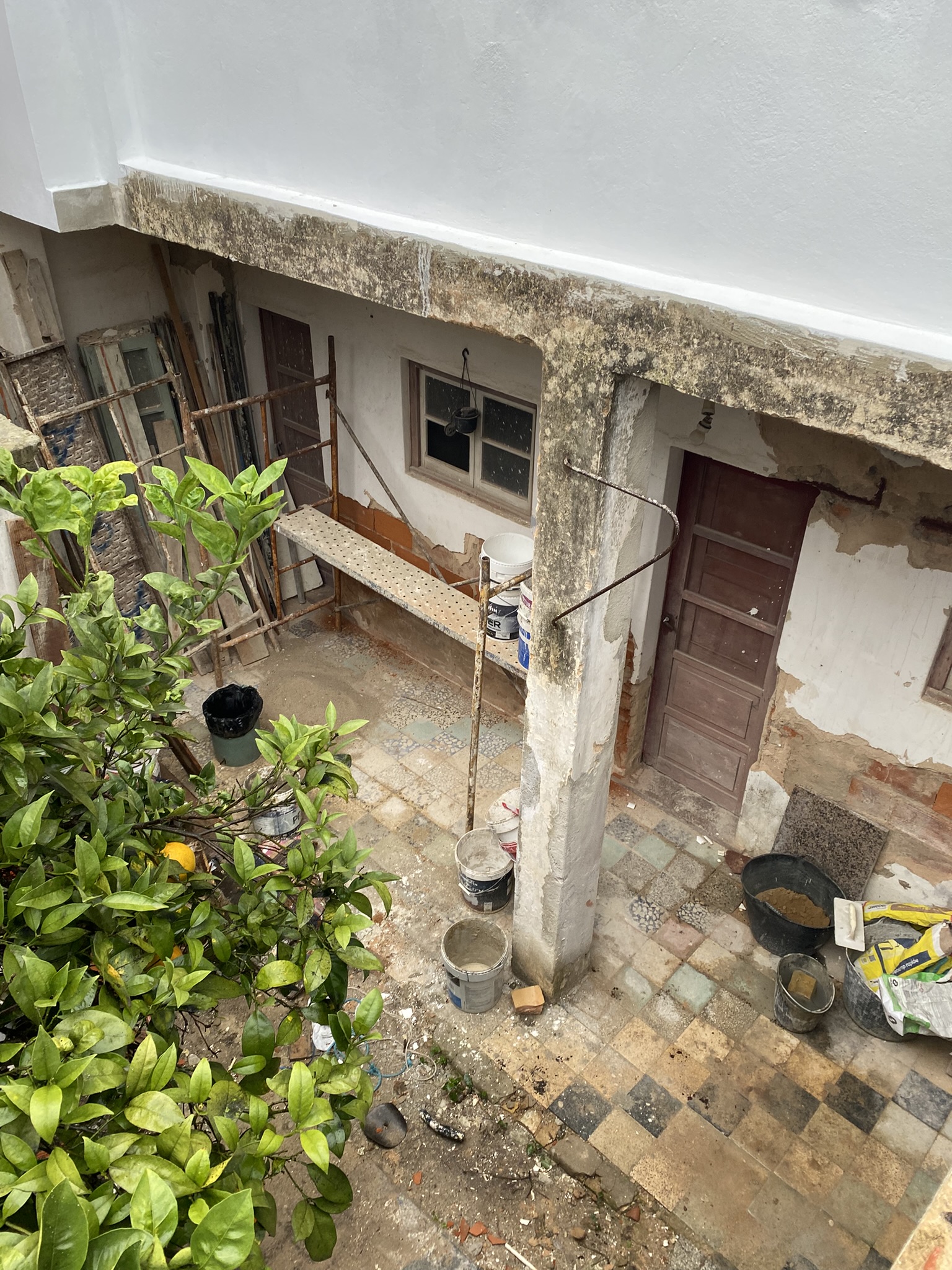 Courtyard image of kitchen wall