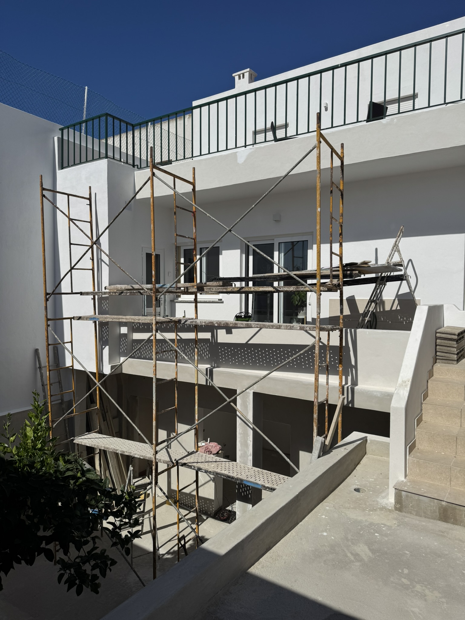 Canopy scaffolding