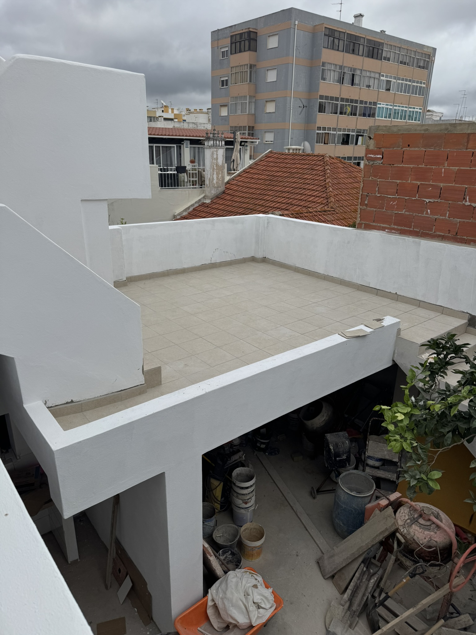Mezzanine terrasse tiles complete