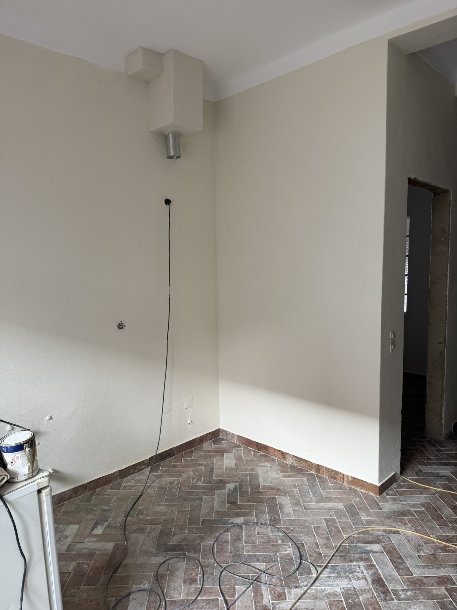 Exhaust fan ceiling profiling in kitchen done